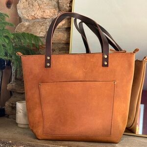 Portland leather medium tote with a zipper - Dakota